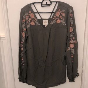 Embroidered olive flowing women’s blouse NWOT